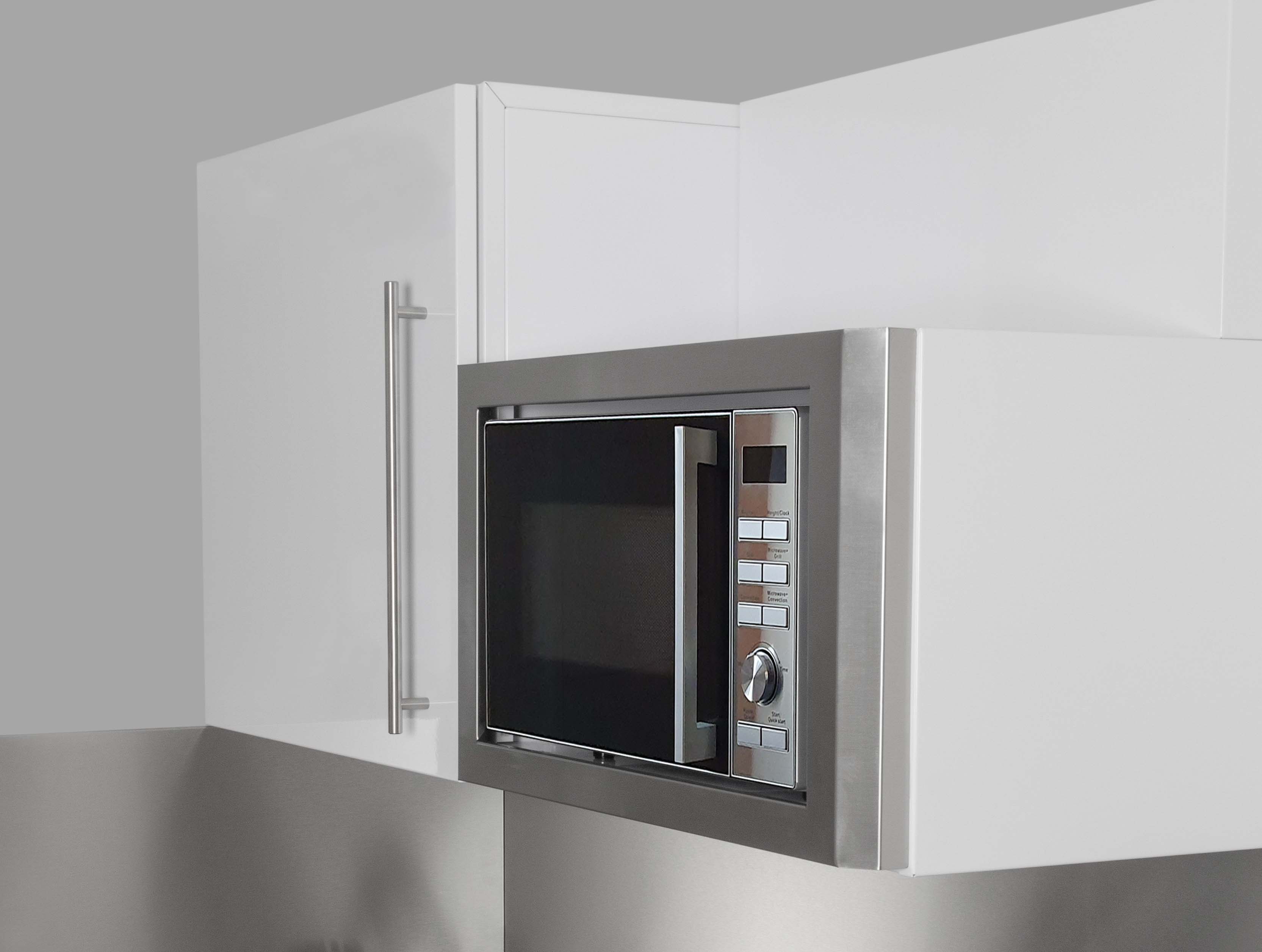 Hängeschrank mit Mikrowelle